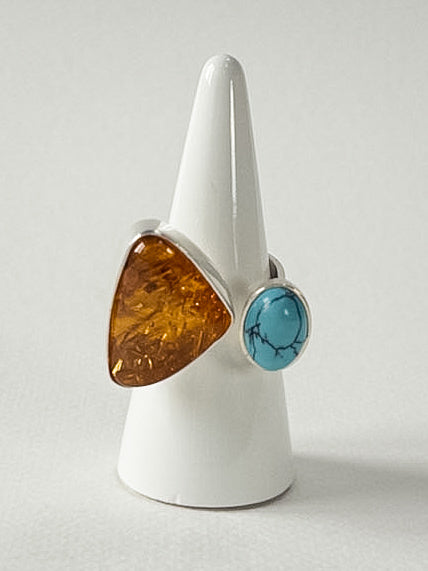 Pierścionek 7 Pierścionek z bursztynem koniakowym i turkusem