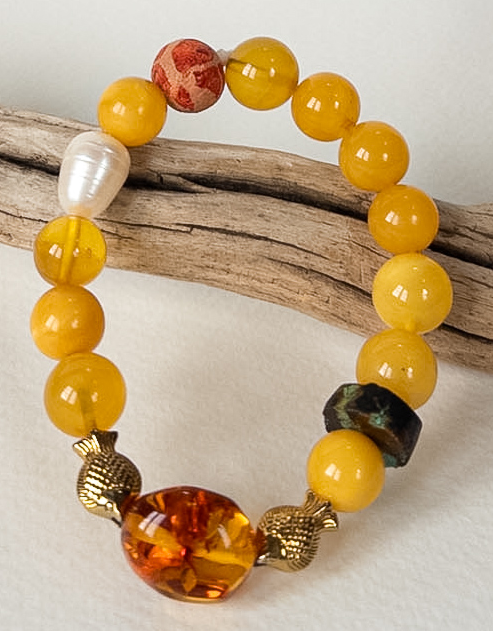 Amber Bracelet with Pearl & Gold-Plated Silver Details