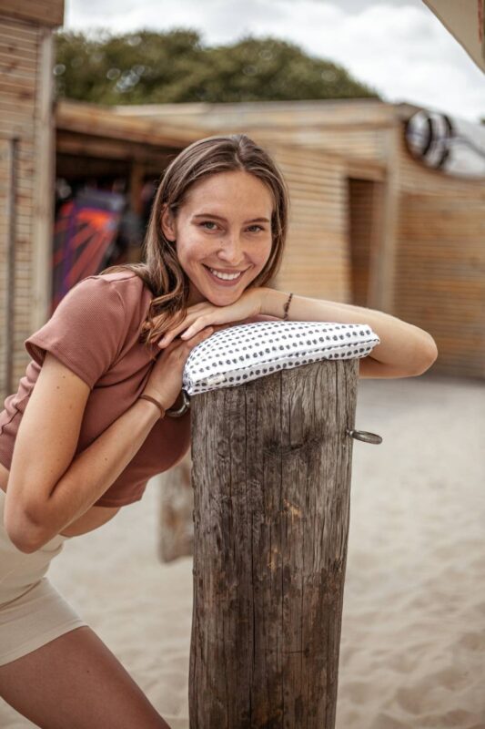 Travel Pillow in Organic Cotton Sateen with Buckwheat Hulls & Baltic Amber