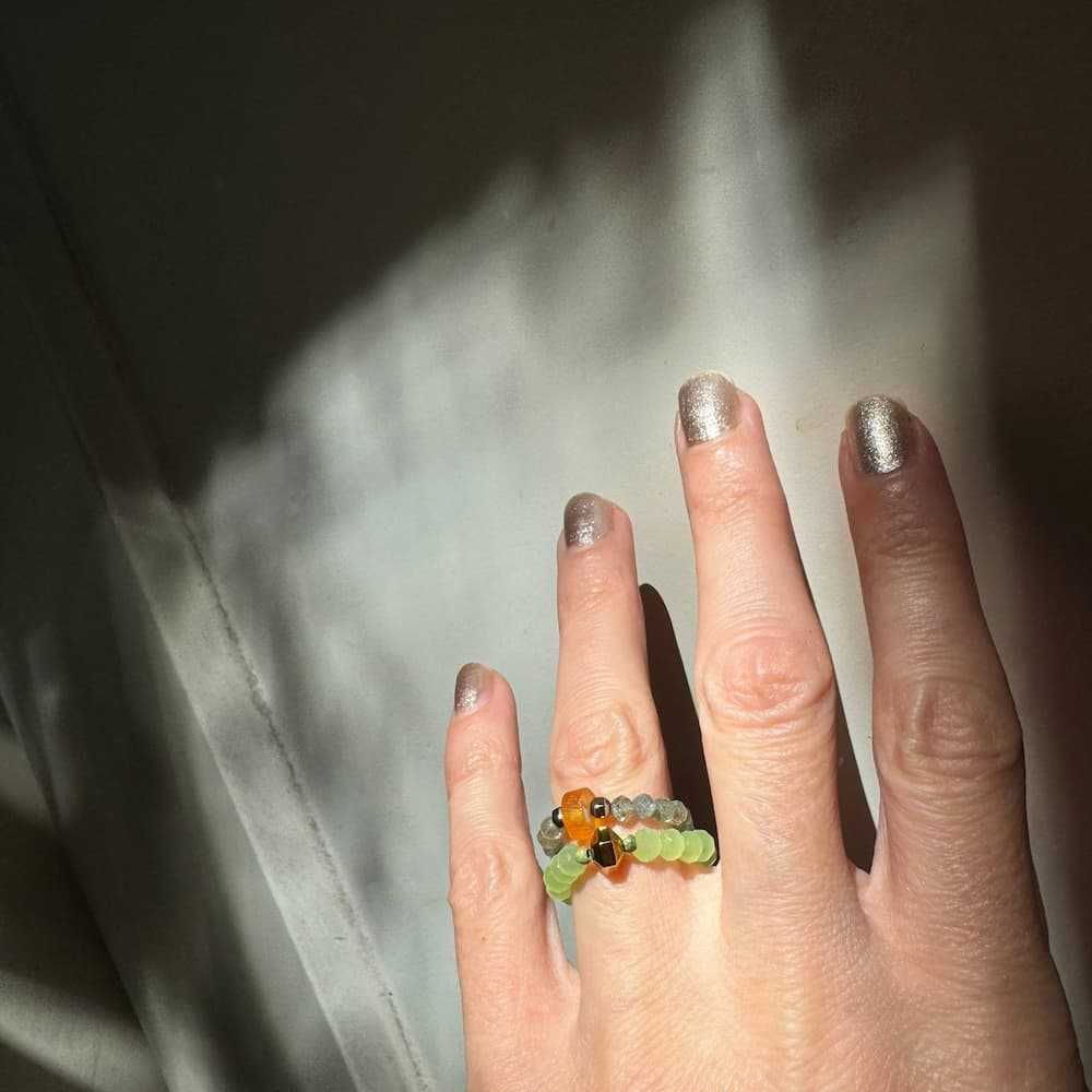 Niebieski pierścień 11 Bursztyn, labradoryt i hematyt