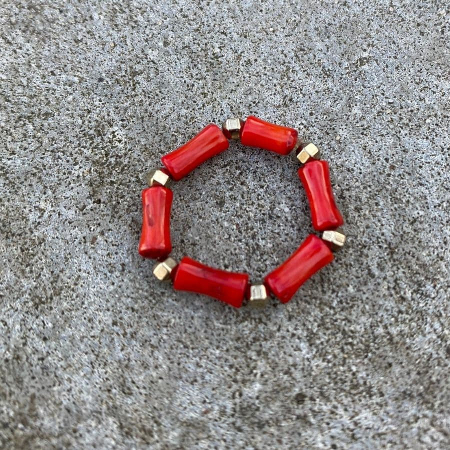 Elastyczny pierścionek z koralem i hematytem